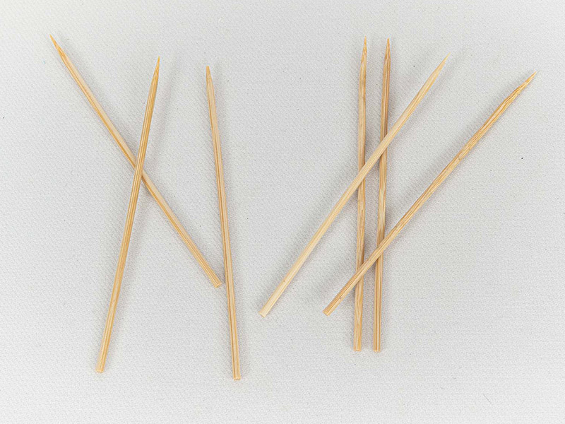 Brocheta de bambú