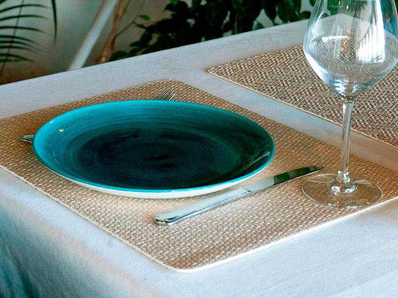 Camino de mesa Manila