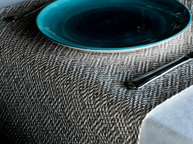 Camino de mesa Manila