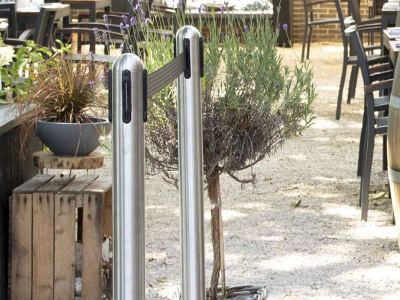 Poste acogida retráctil inox