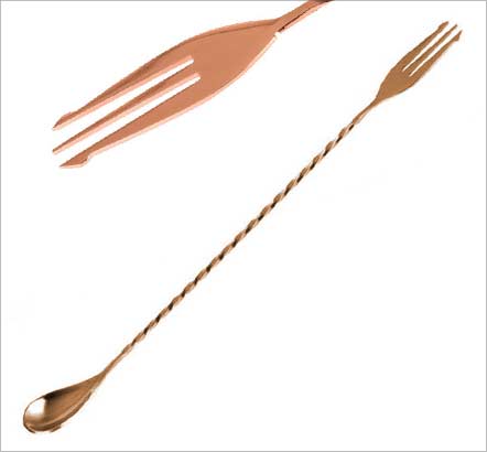 Cucharilla de cóctel con tridente.