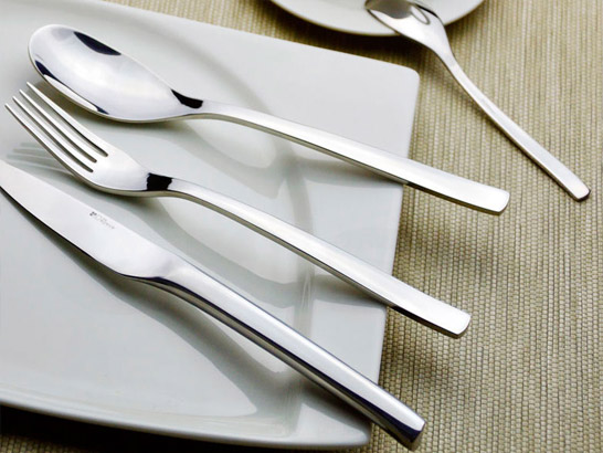 Serie <a href='/catalogo/cuberteria/cuberteria_de_mesa/guest/3282.html'>Guest</a>, calidad premium con 4 mm de grosor.